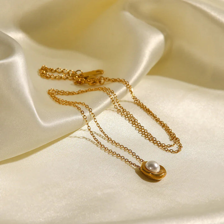 Gold-Plated Necklace with Freshwater Pearl Pendant