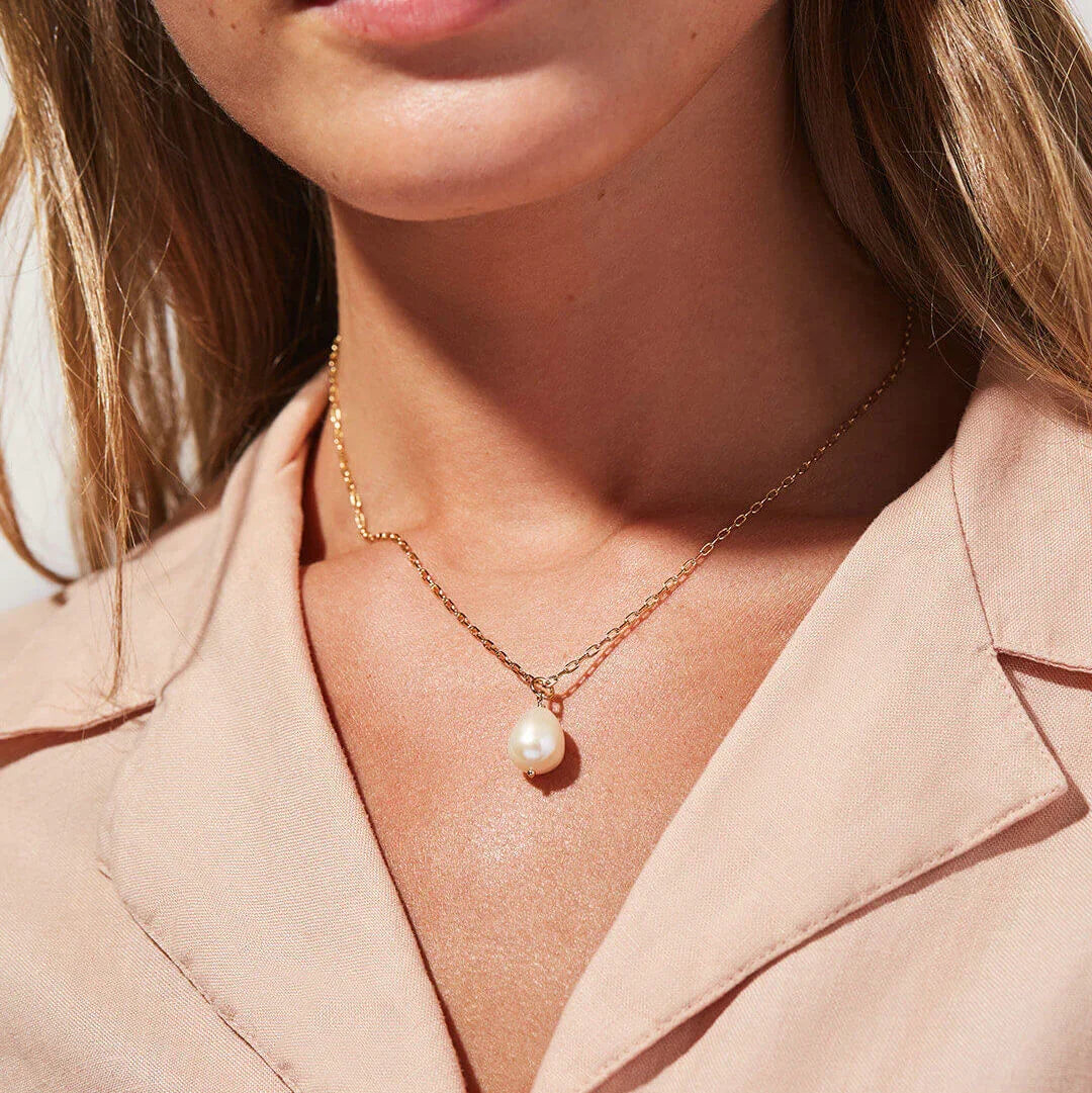 Dainty Gold-Plated Faux Pearl Pendant Necklace for Women