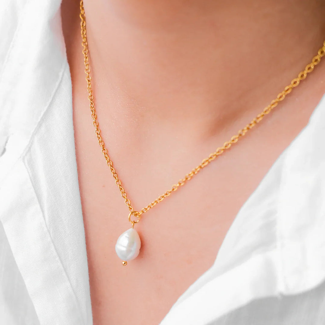 Dainty Gold-Plated Faux Pearl Pendant Necklace for Women